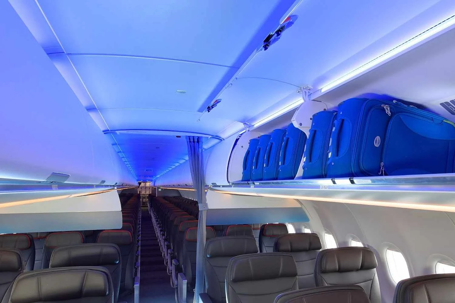 Cabine do A321neo da LATAM (Airbus)