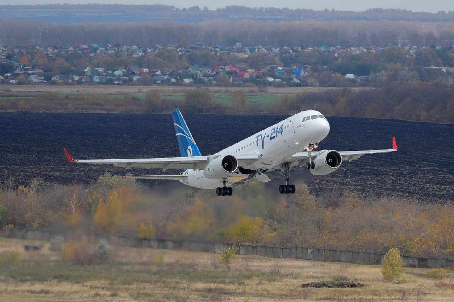 Tupolev terá 'centro de inovação' para atualizar o jato Tu-214