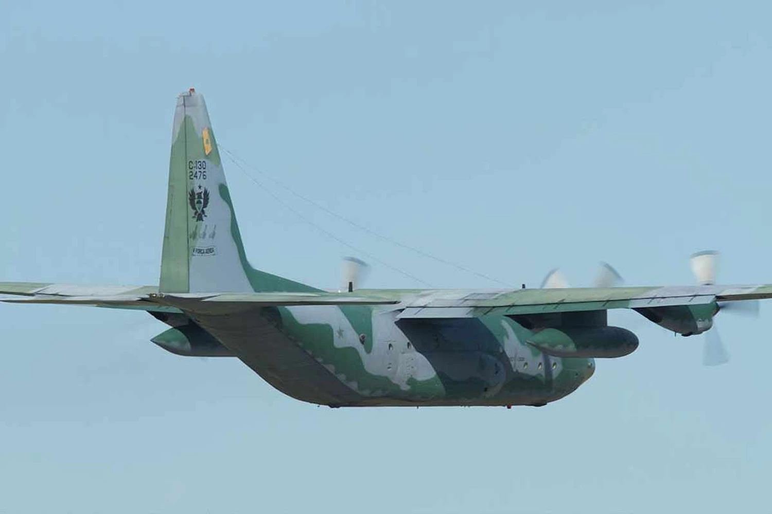 Força Aérea Brasileira fez lançamento de paraquedistas com seu último C-130 Hercules