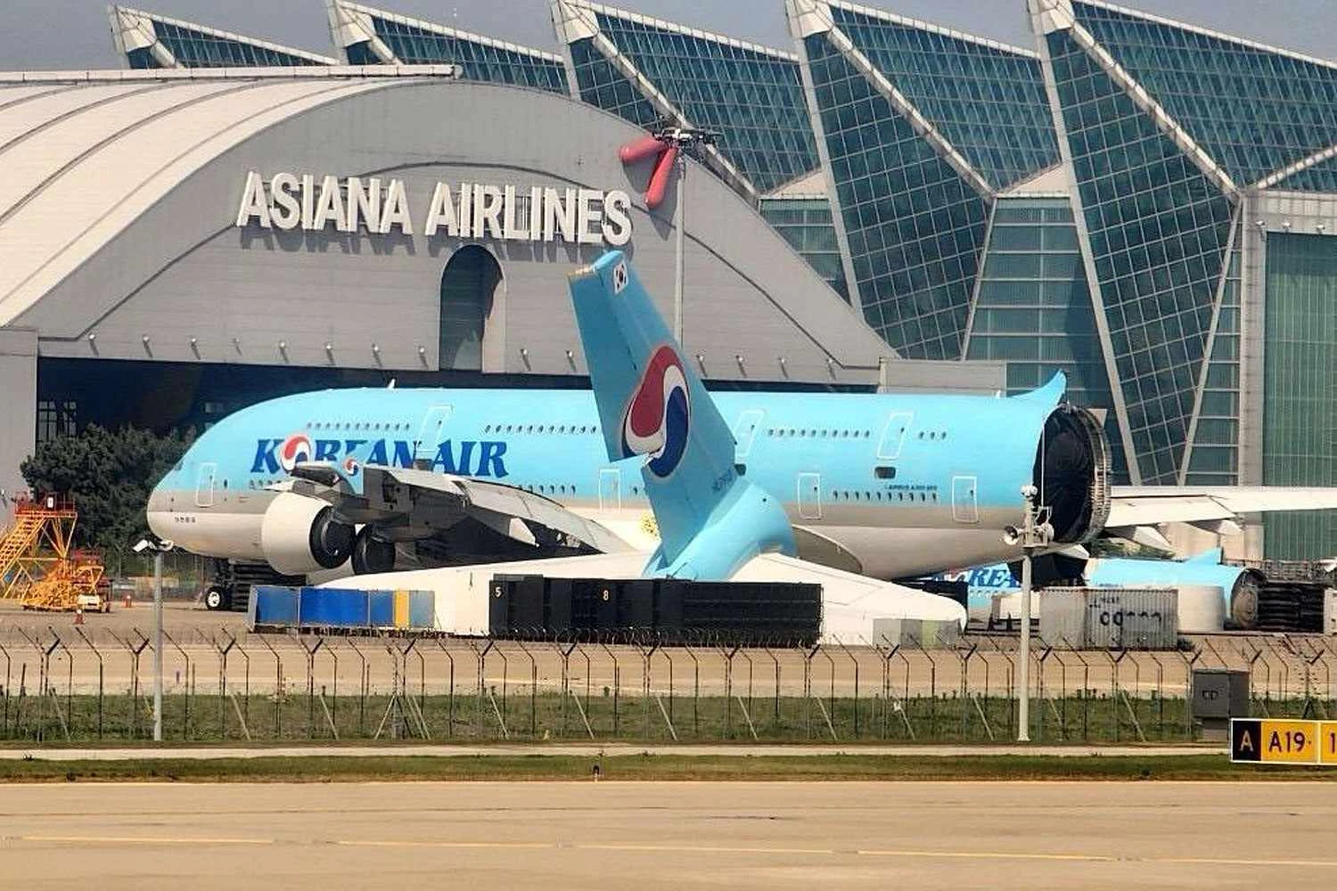 Um dos Airbus A380 da Korean Air está sendo partido em pedaços