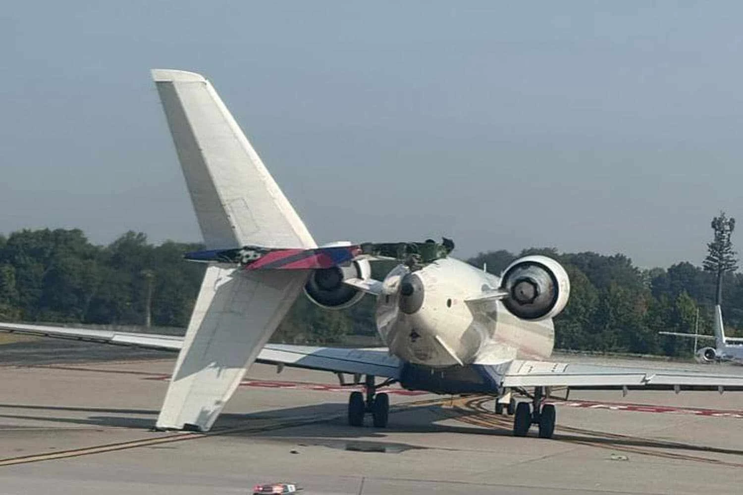 Jato CRJ-900 da Delta que perdeu cauda após colisão com Airbus A350 volta a voar