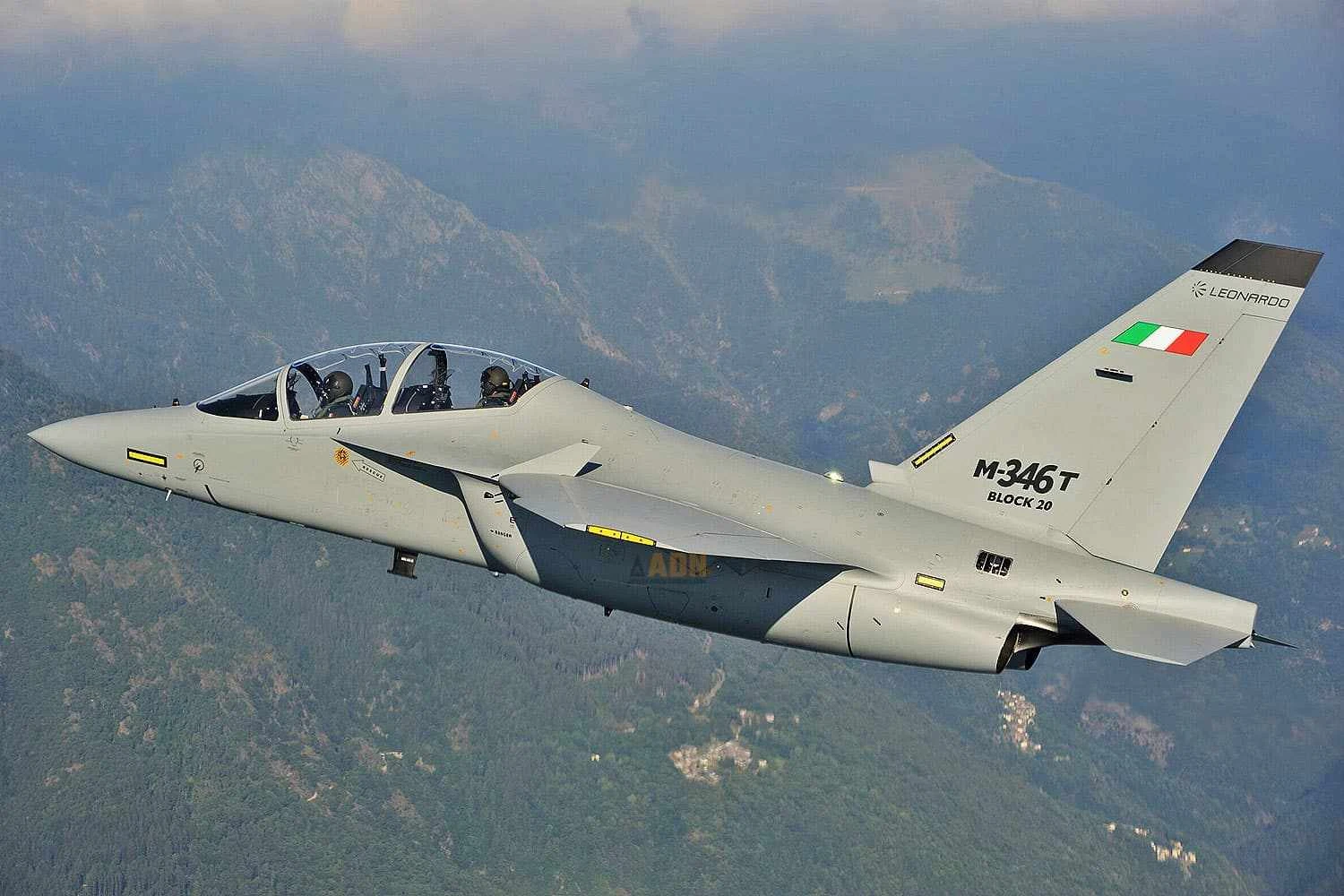 Canadá abre conversas com a Itália para adquirir jatos de treinamento M-346