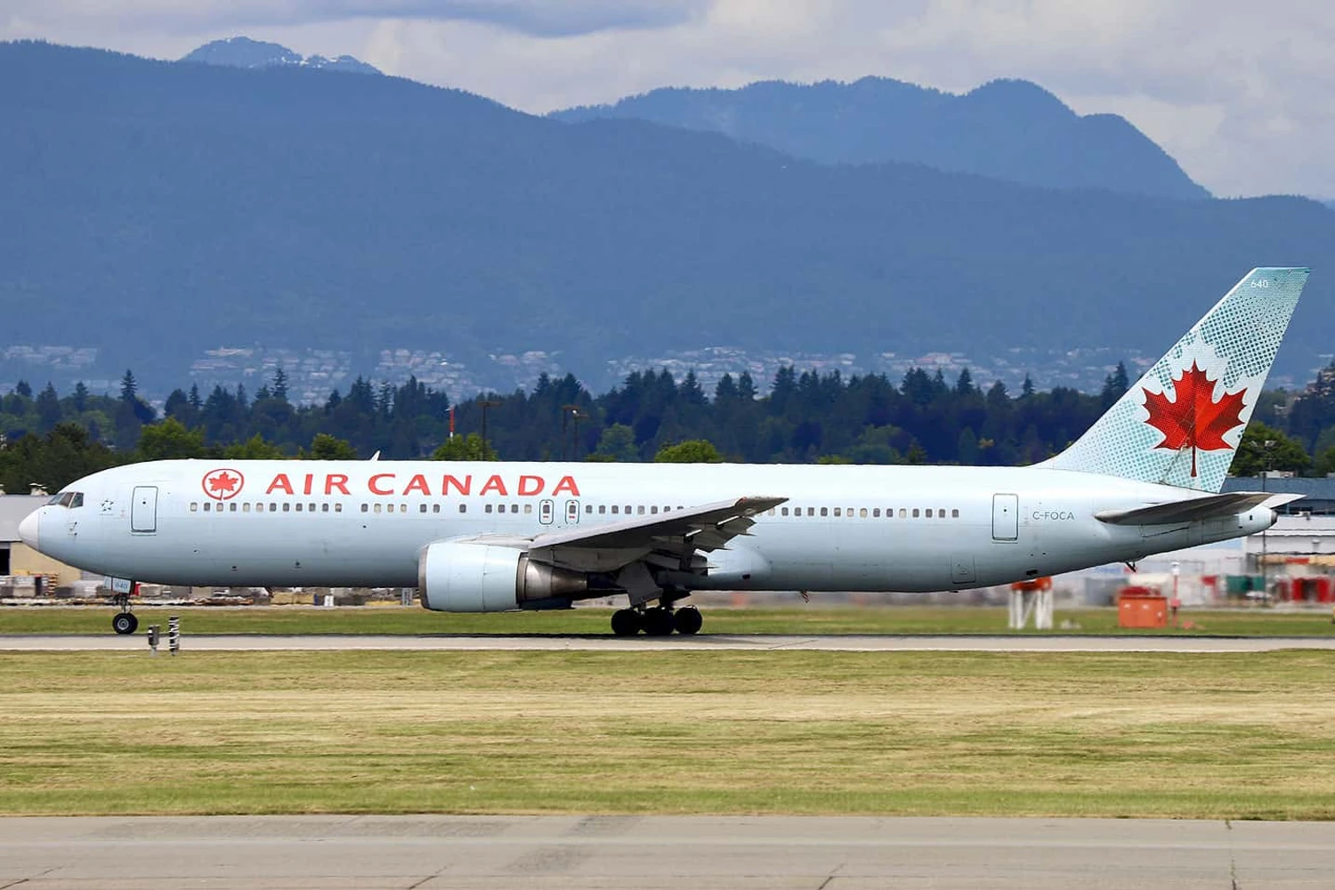 Air Canada Boeing 767-300ER C-FOCA (Quintin Soloviev)