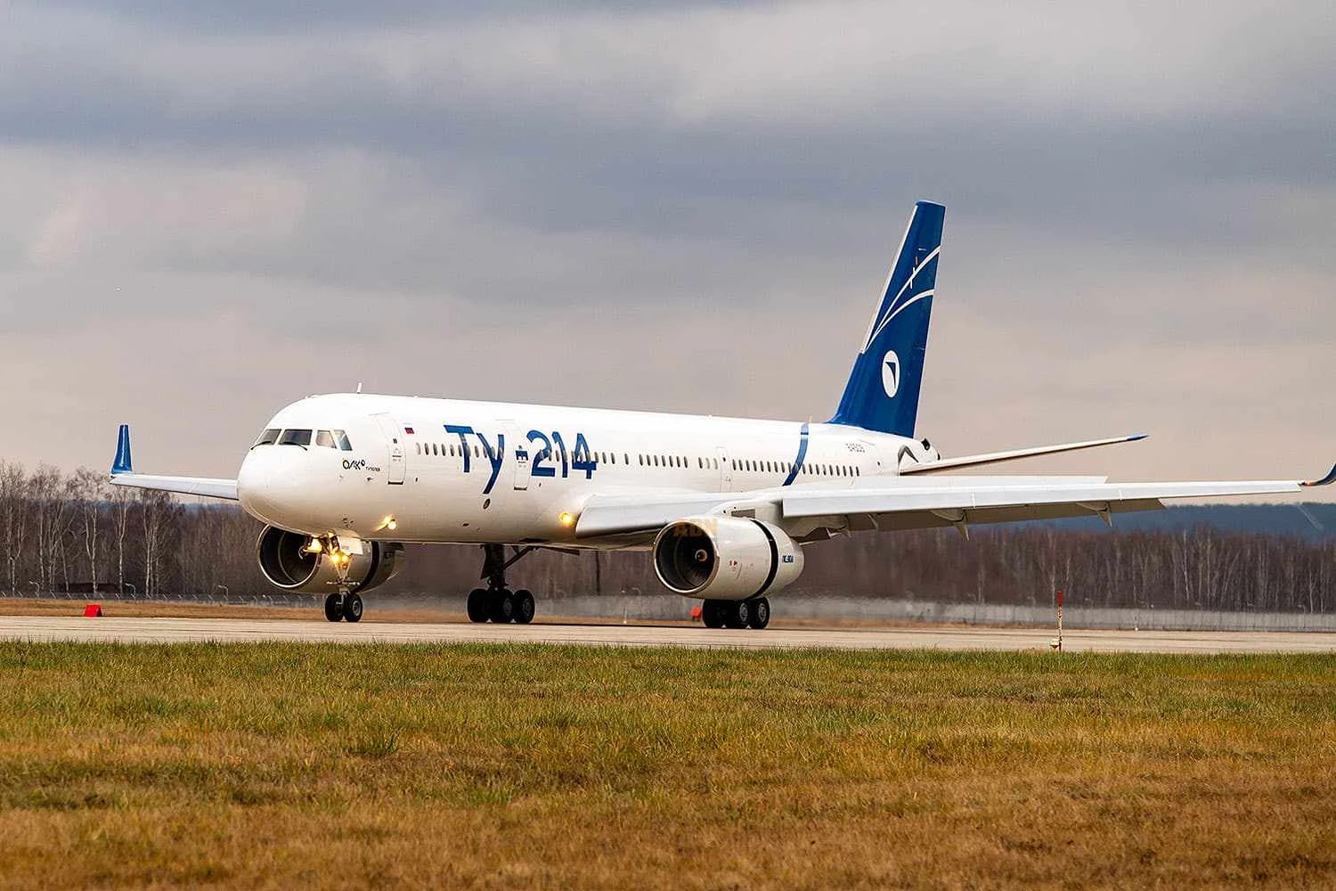 Não tão obsoleto: jato comercial Tu-214 voa com novos componentes russos