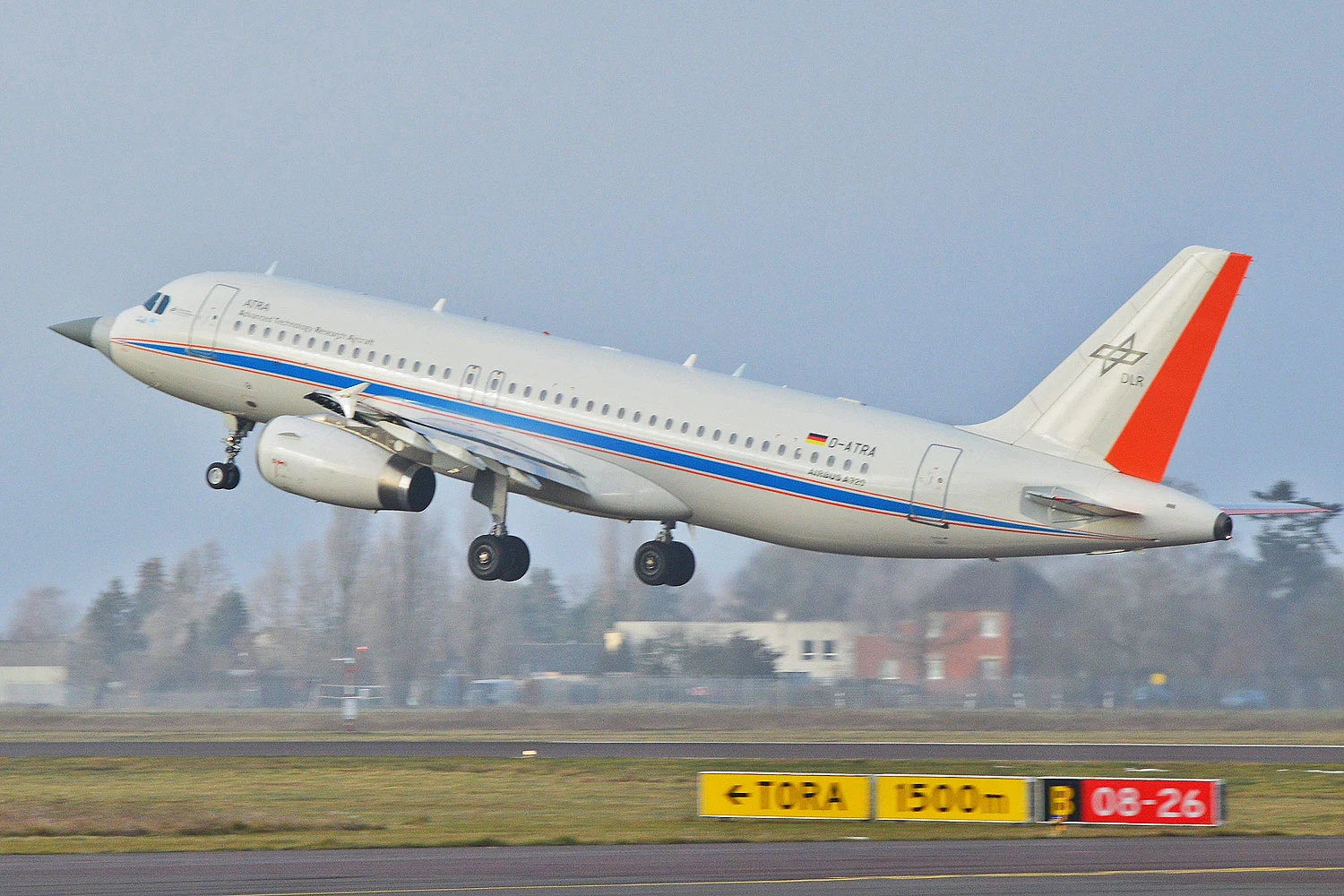 Airbus A320 com nariz de caça Eurofighter voa pela primeira vez