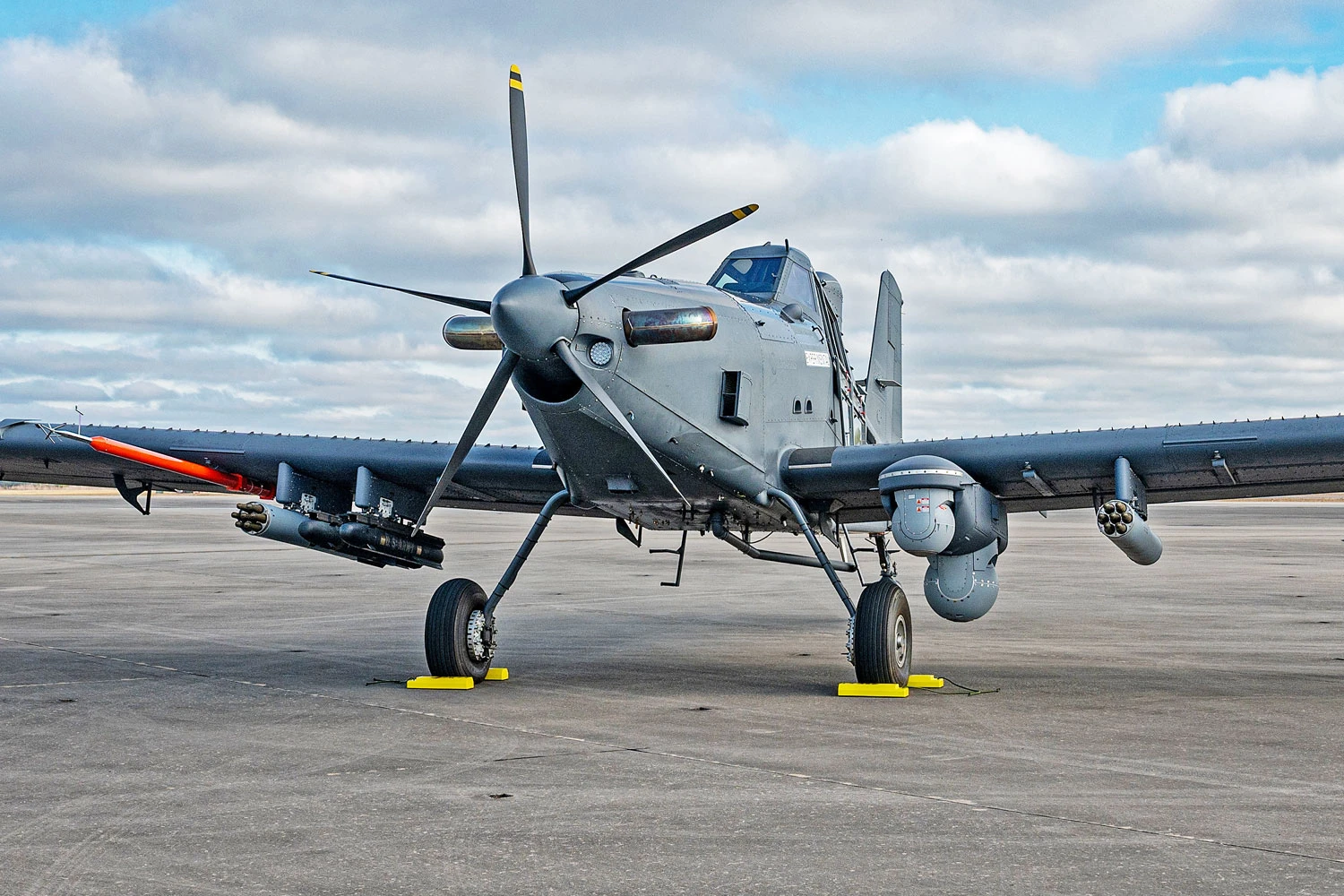 Força Aérea dos EUA recebeu primeiro "trator aéreo" OA-1K Skyraider II
