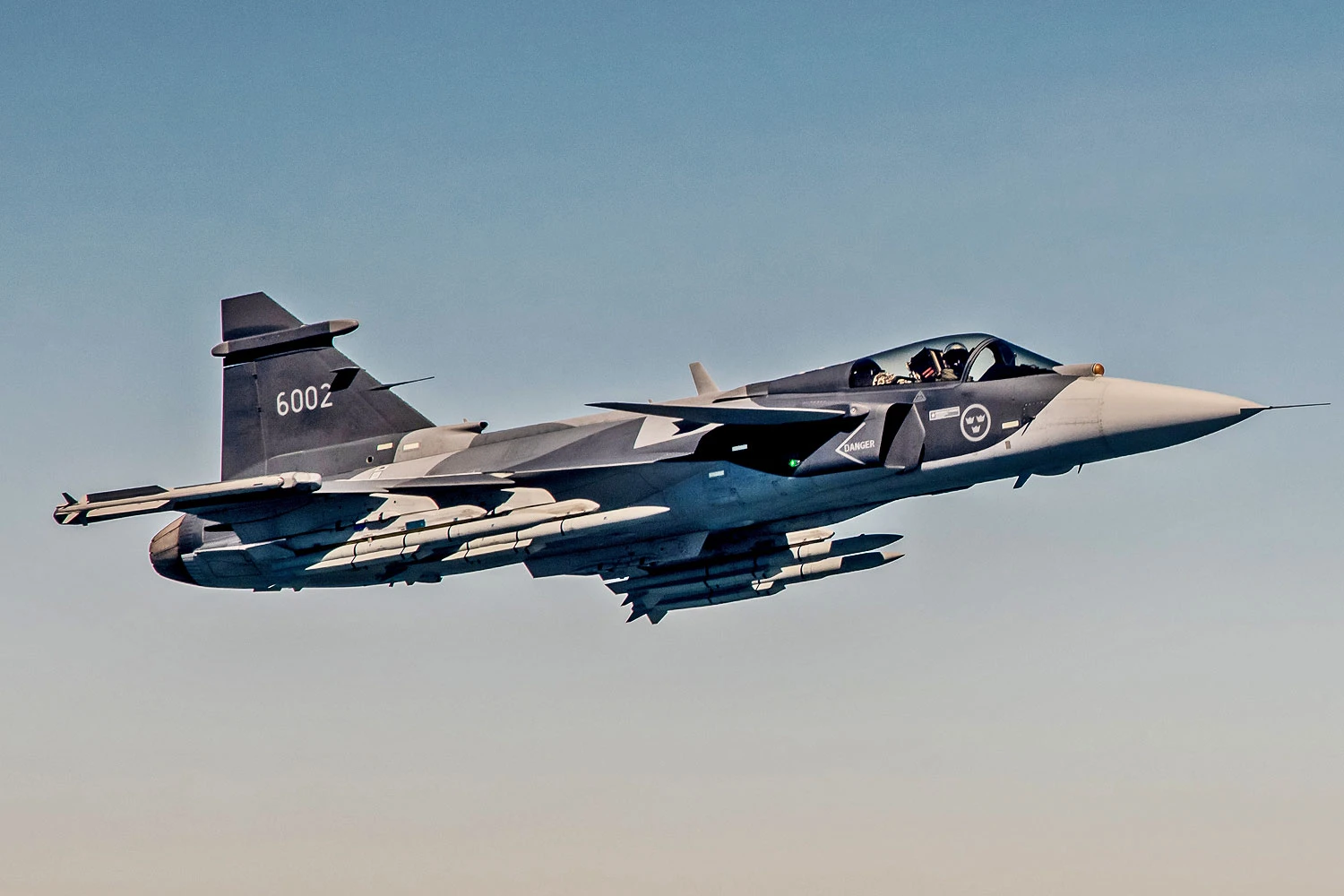 Tailândia aprova compra de mais caças Saab Gripen