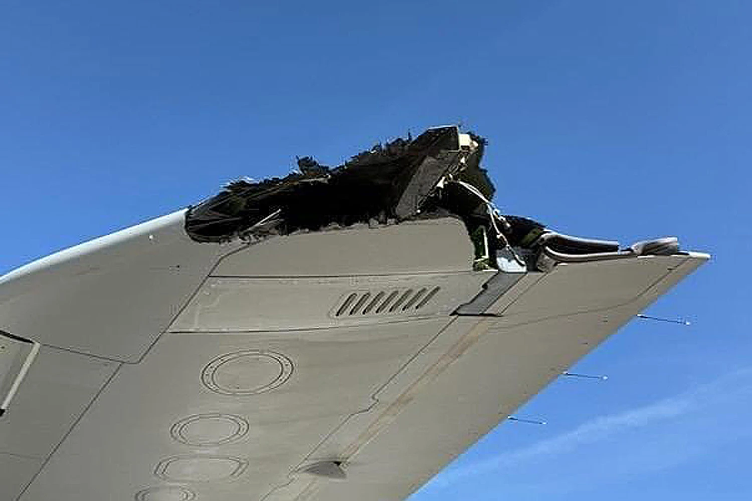 Como ficou a ponta da asa esquerda do jato KC-390 (Reprodução)