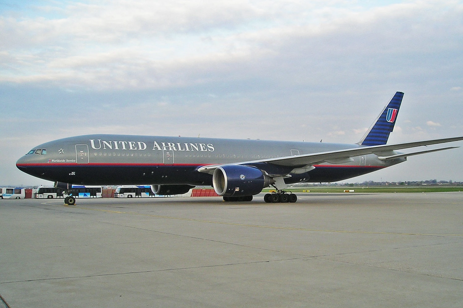 Entrega do primeiro Boeing 777 completa 30 anos