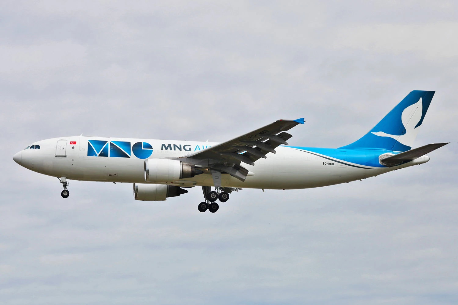 A300 cargueiro da MNG (Colin Cooke Photo)