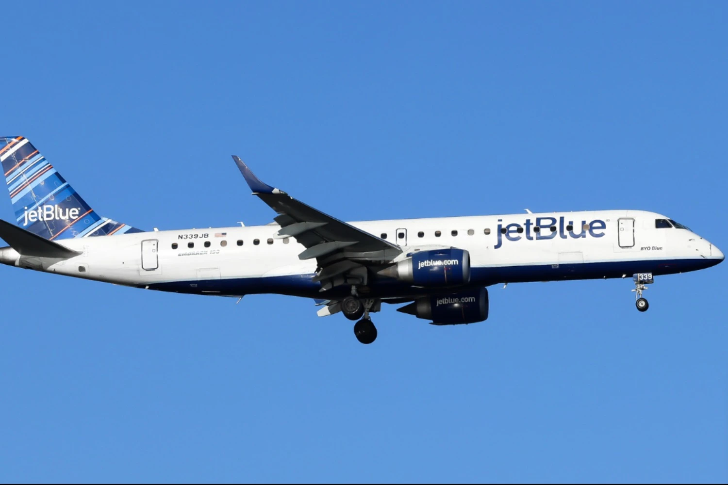 Embraer E190 que voou na JetBlue (Azorra)