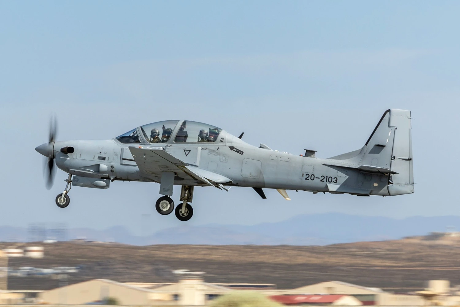 Os A-29C serão usados para treinamento de pilotos no lugar de caças como o F-16 (USAF)