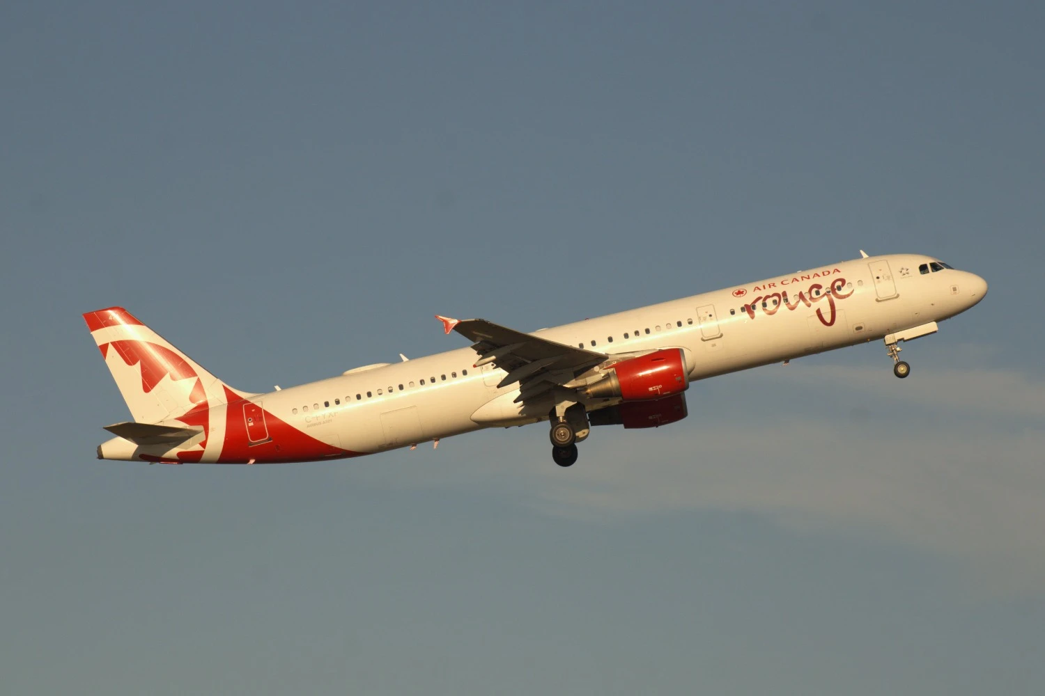 Airbus A321 da Air Canada Rouge (ZLEA)