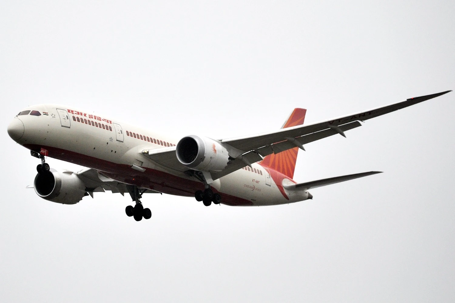 Boeing 787-8 de matrícula VT-ANT da Air India (Eric Salard)