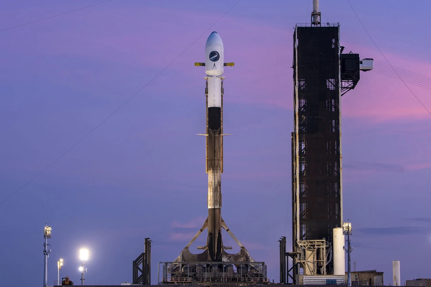 Veículo espacial X-37B da Boeing parte para oitava missão a bordo de foguete de Elon Musk