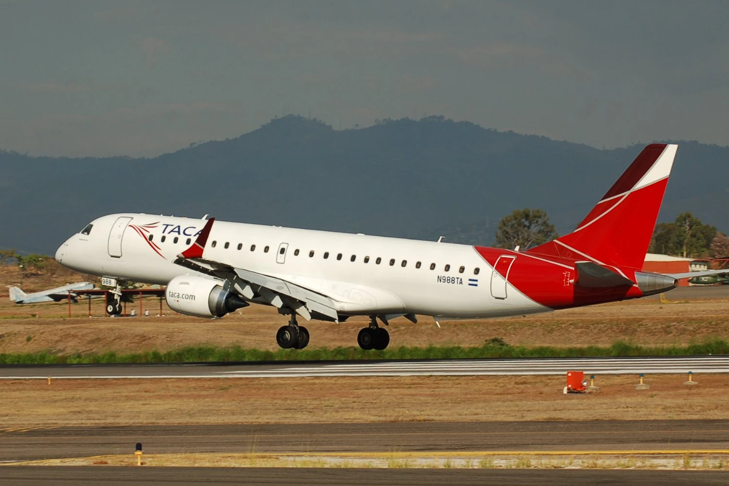 Segundo cargueiro Embraer E190F está pronto