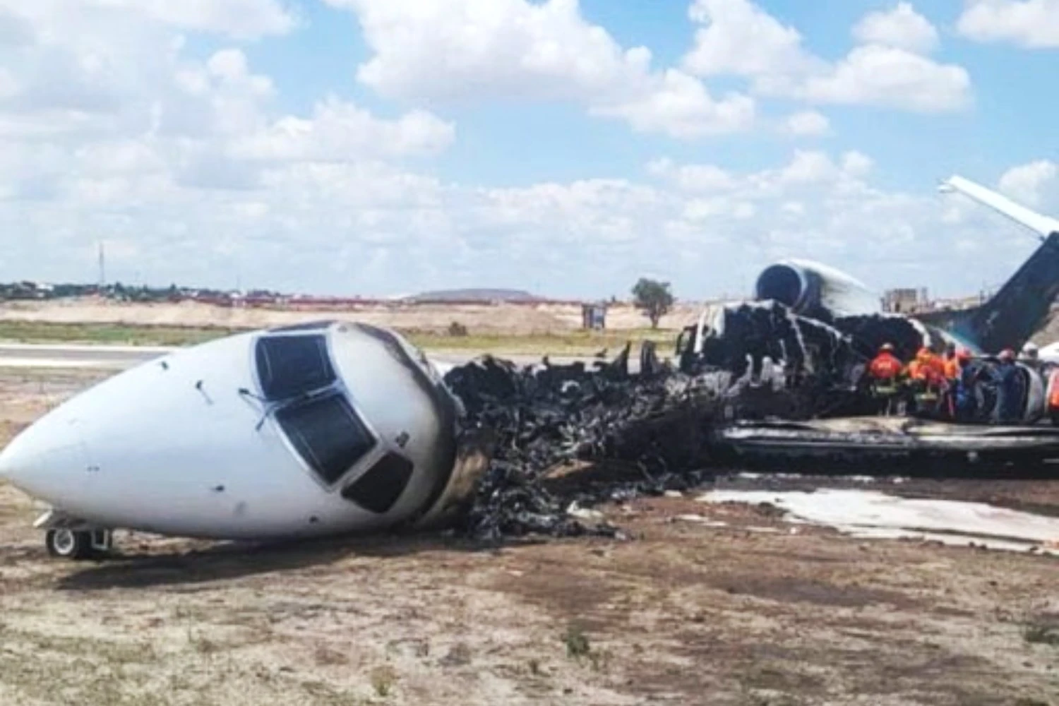 Embraer ERJ-145 da AirJet foi destruído por incêndio após pousar no Congo