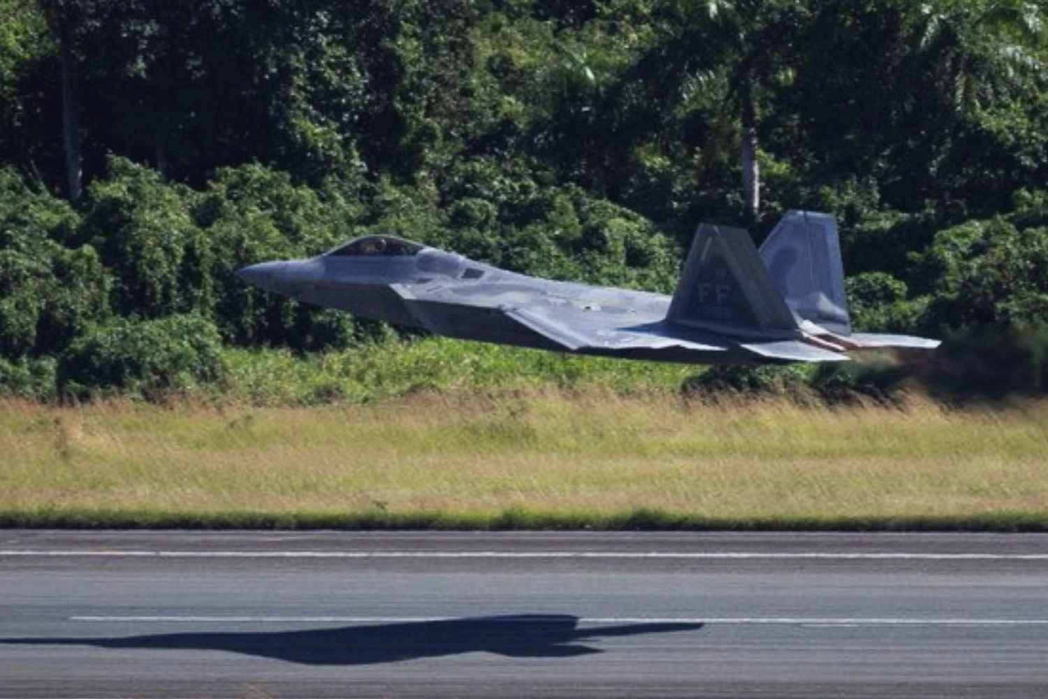 Raridade, caças F-22 tiveram participação importante na operação dos EUA para capturar Maduro