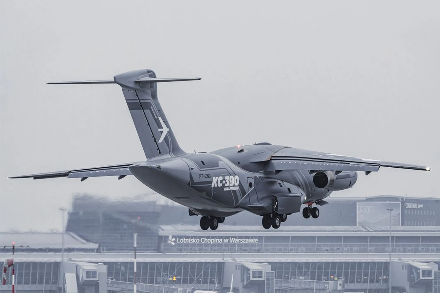 Embraer leva E195-E2 e KC-390 ao Singapore Airshow em busca de novos clientes no Sudeste Asiático