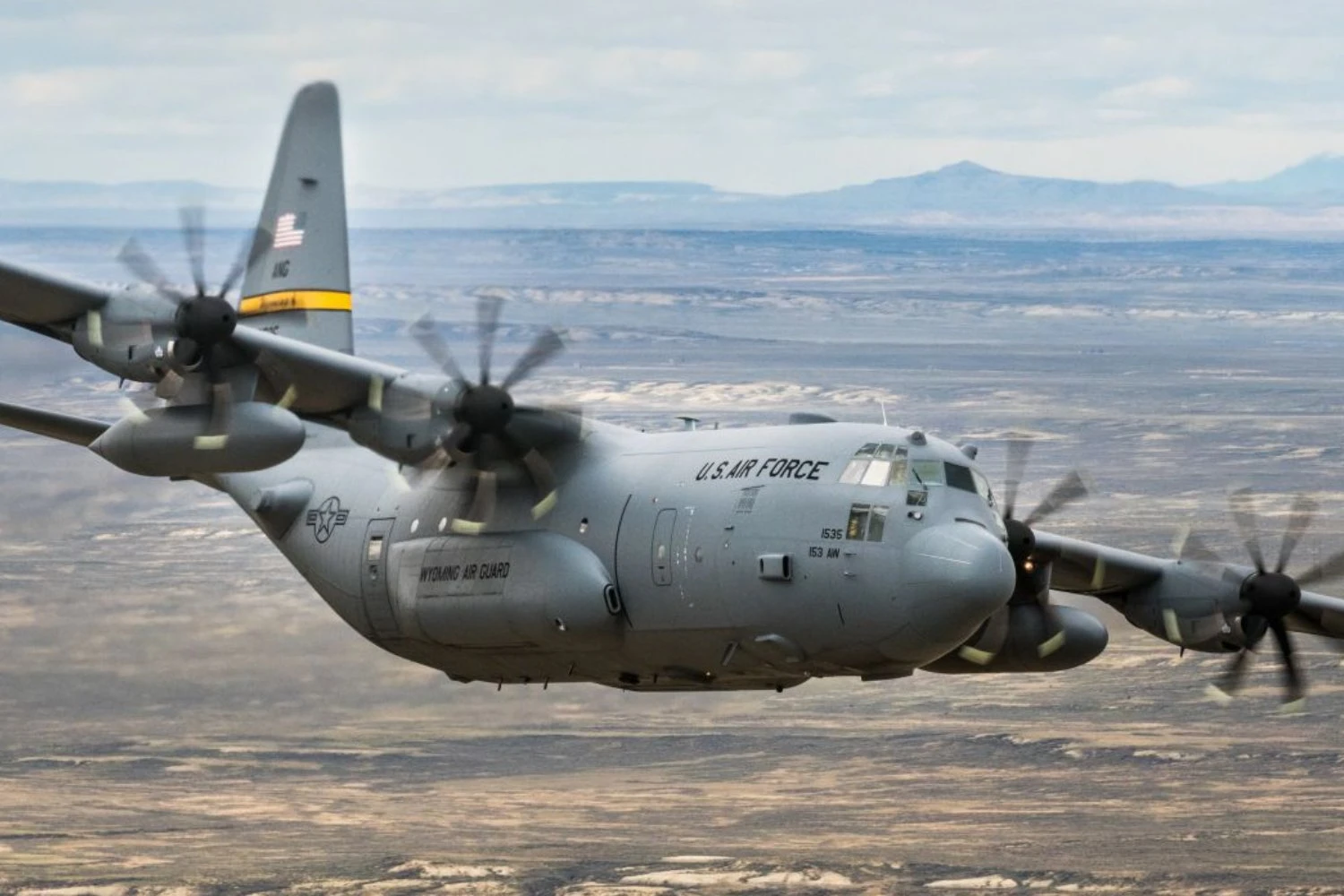 Projeto de C-130J Hercules voando como drone gigante é concluído