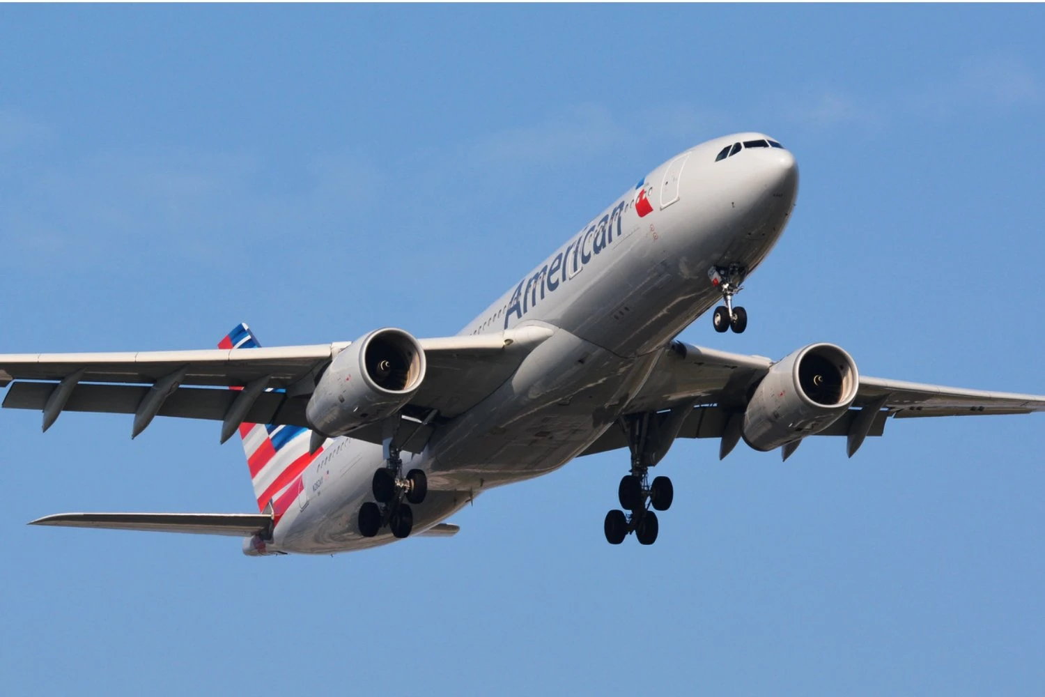 Azul pode receber A330 usados da American Airlines após devolver aviões para a GOL