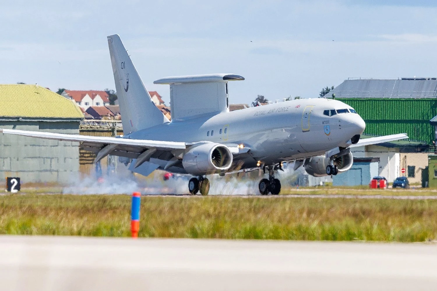 Avião-radar E-7 Wedgetail chega à base aérea na Escócia para novos testes
