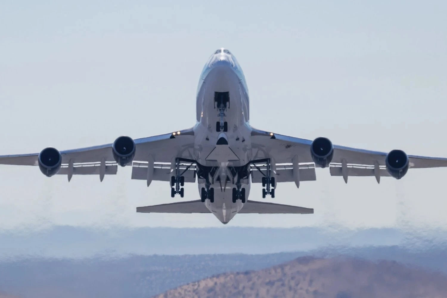 Stratolaunch utiliza ex-747 da Virgin Orbit em teste de voo hipersônico