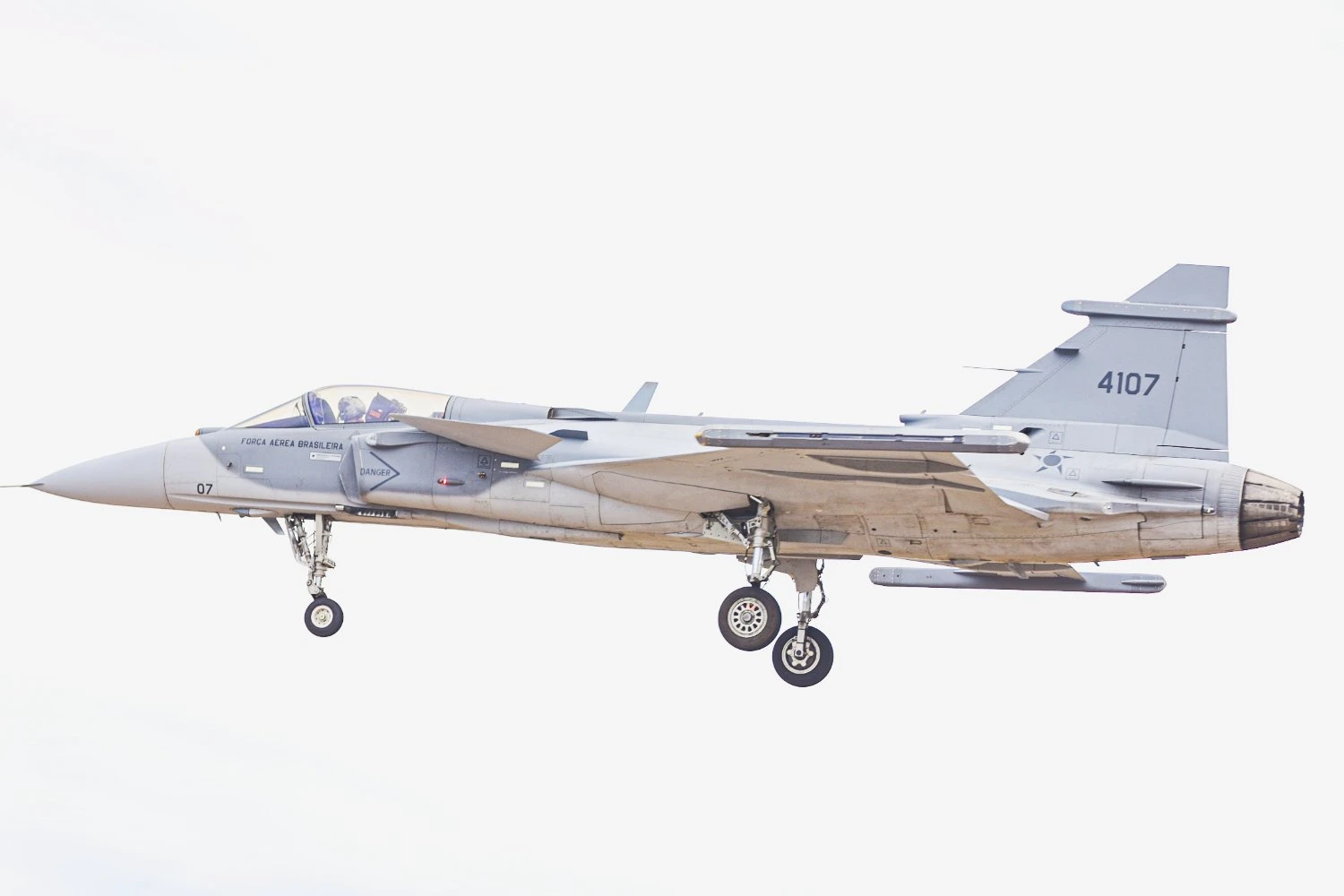 Orçamento dos caças Gripen tem R$ 800 milhões congelados pelo governo federal