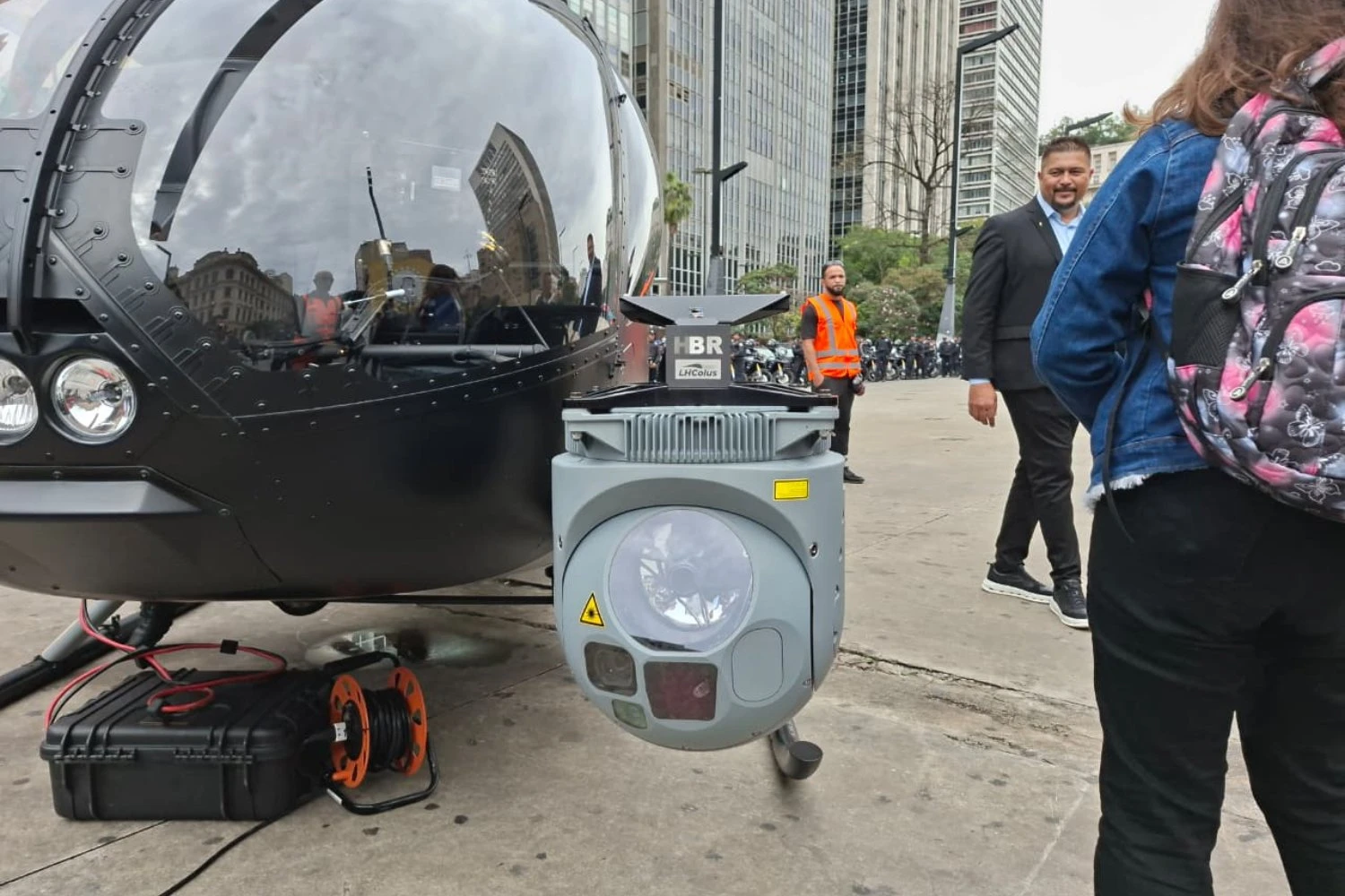 Câmera de longo alcance do helicóptero R66 'SmartCop' da Prefeitura de São Paulo