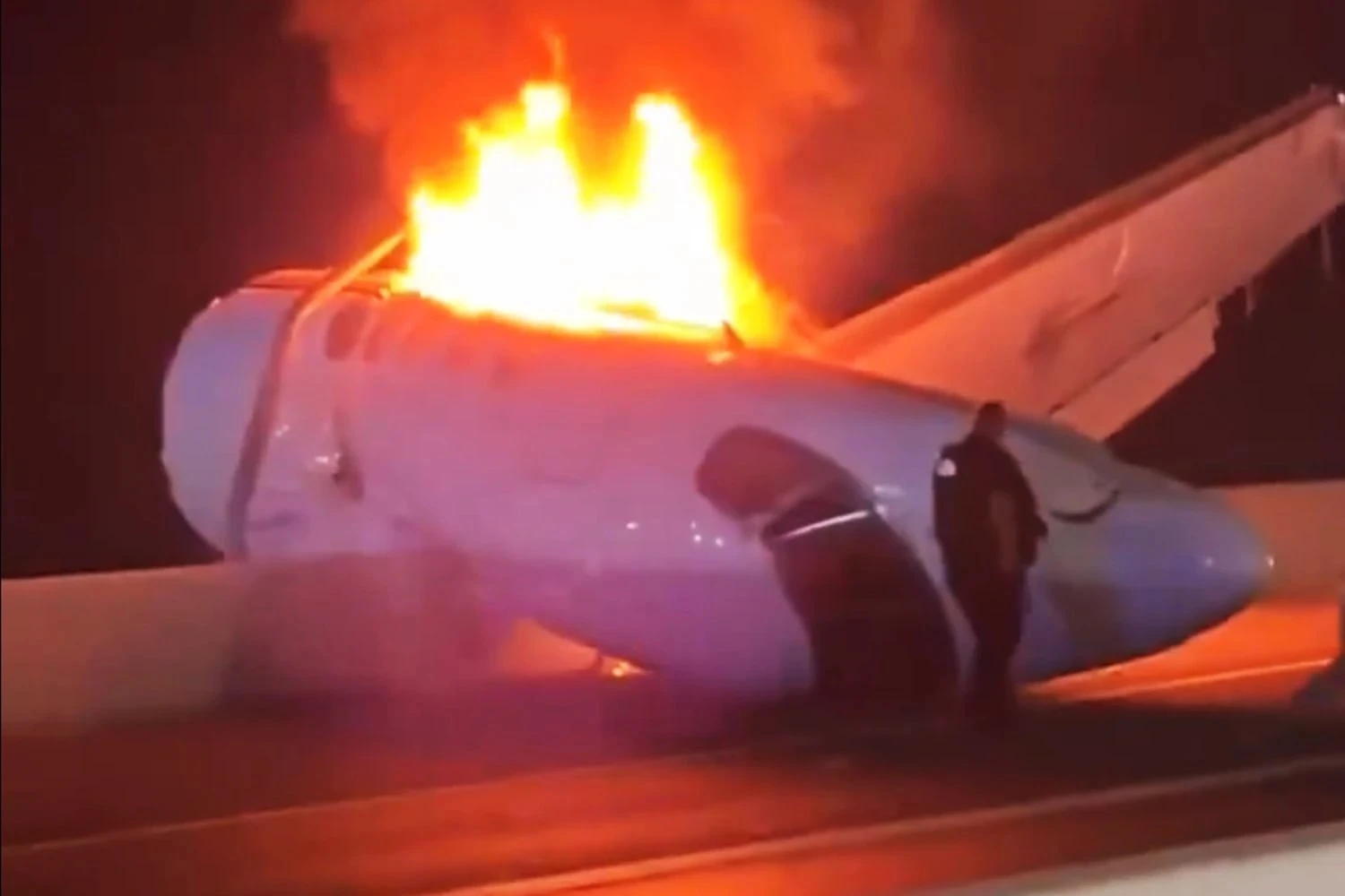 Citation Latitude da NetJets cai durante pouso de emergência no Texas