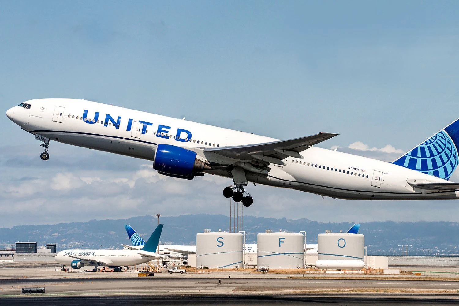 United lança primeiro voo transatlântico com internet Starlink
