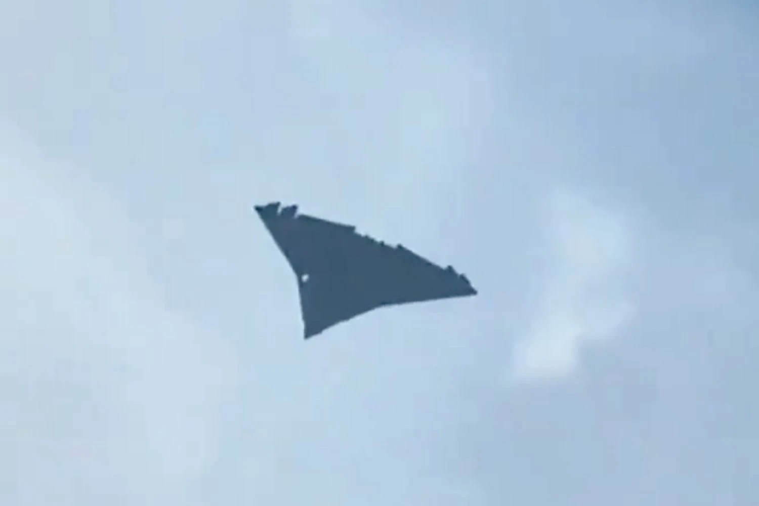 Novo protótipo do caça chinês J-36
