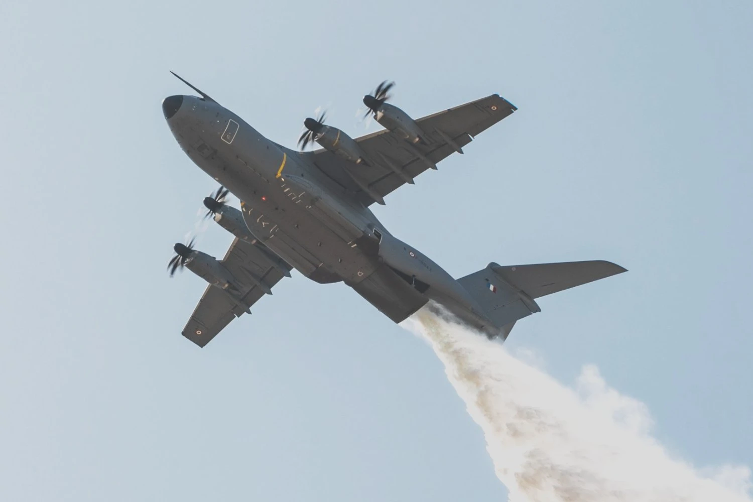 Airbus coloca o A400M da Força Aérea Francesa combater incêndios florestais
