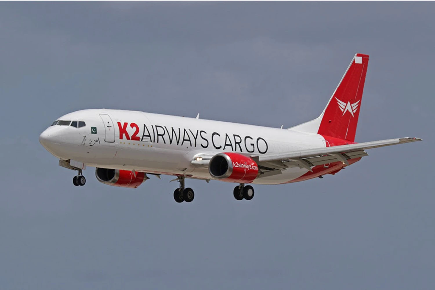 Destroços de cargueiro Boeing 737 da K2 Airways são encontrados no mar