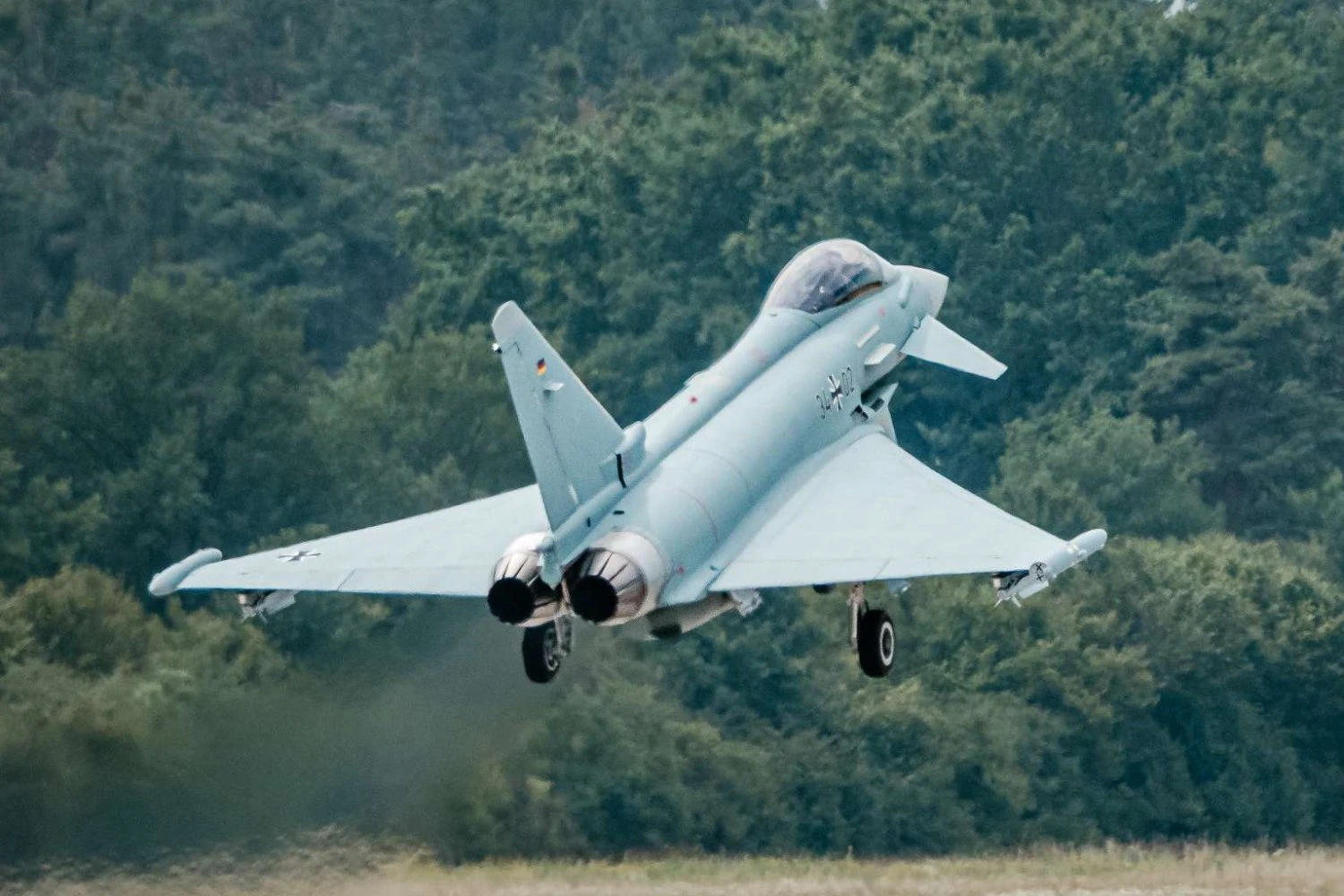 Primeiro caça Eurofighter avançado alemão realiza voo inaugural