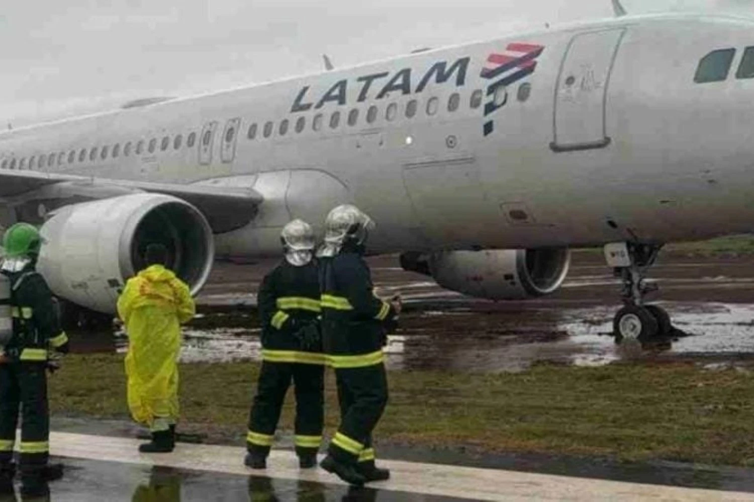 Airbus A320 da LATAM sai da pista durante pouso em Cascavel