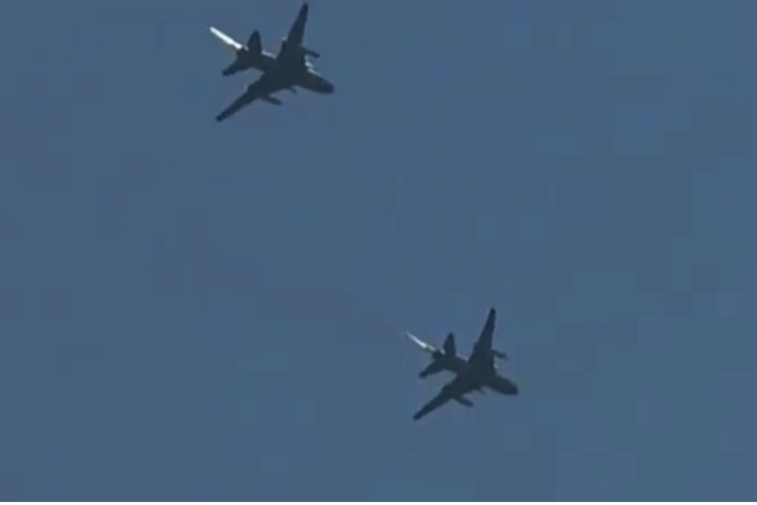 Dois Su-22 voam sobre a Síria