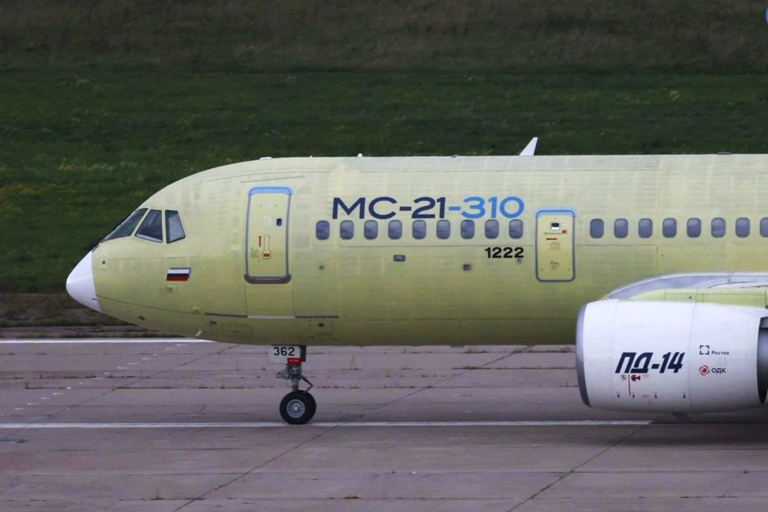 Primeiro jato comercial russo MC-21 de produção