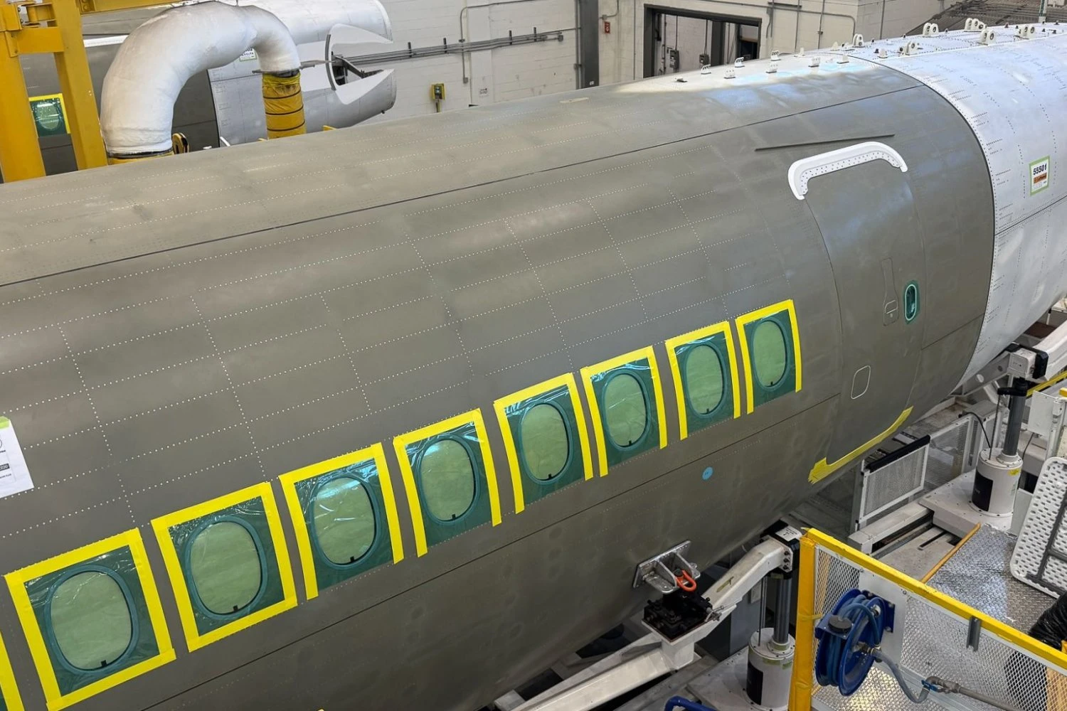 Lufthansa City Airlines A200-300 em produção