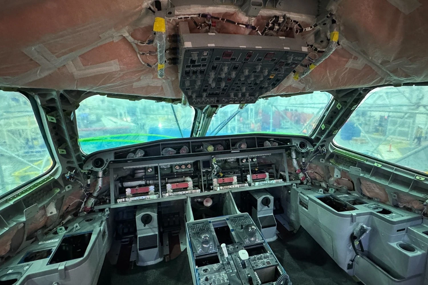 Lufthansa City Airlines A200-300 em produção