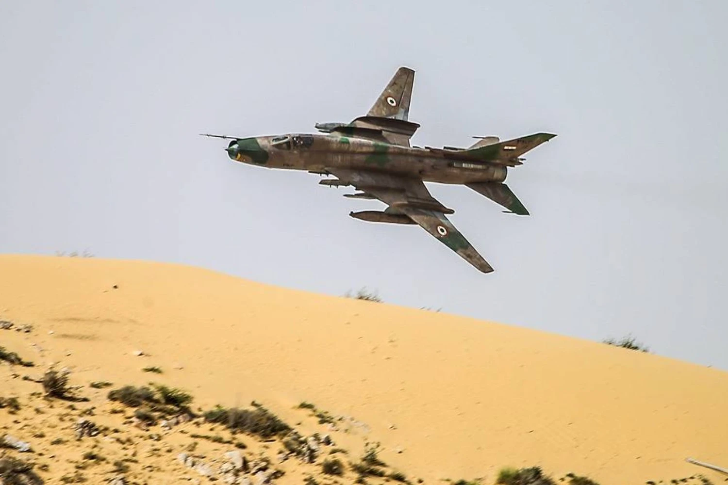 Vídeo mostra supostos Su-22 da Força Aérea Síria de volta ao voo
