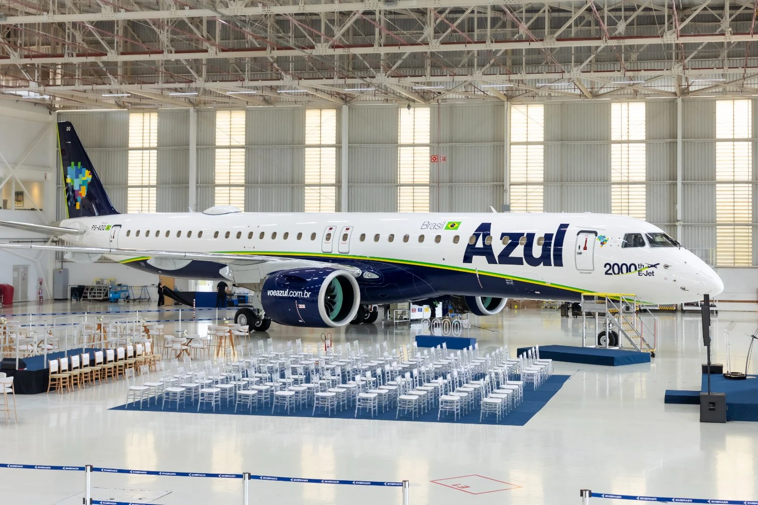 Embraer chega a 2.000 E-Jets entregues e coloca família entre as três maiores da história