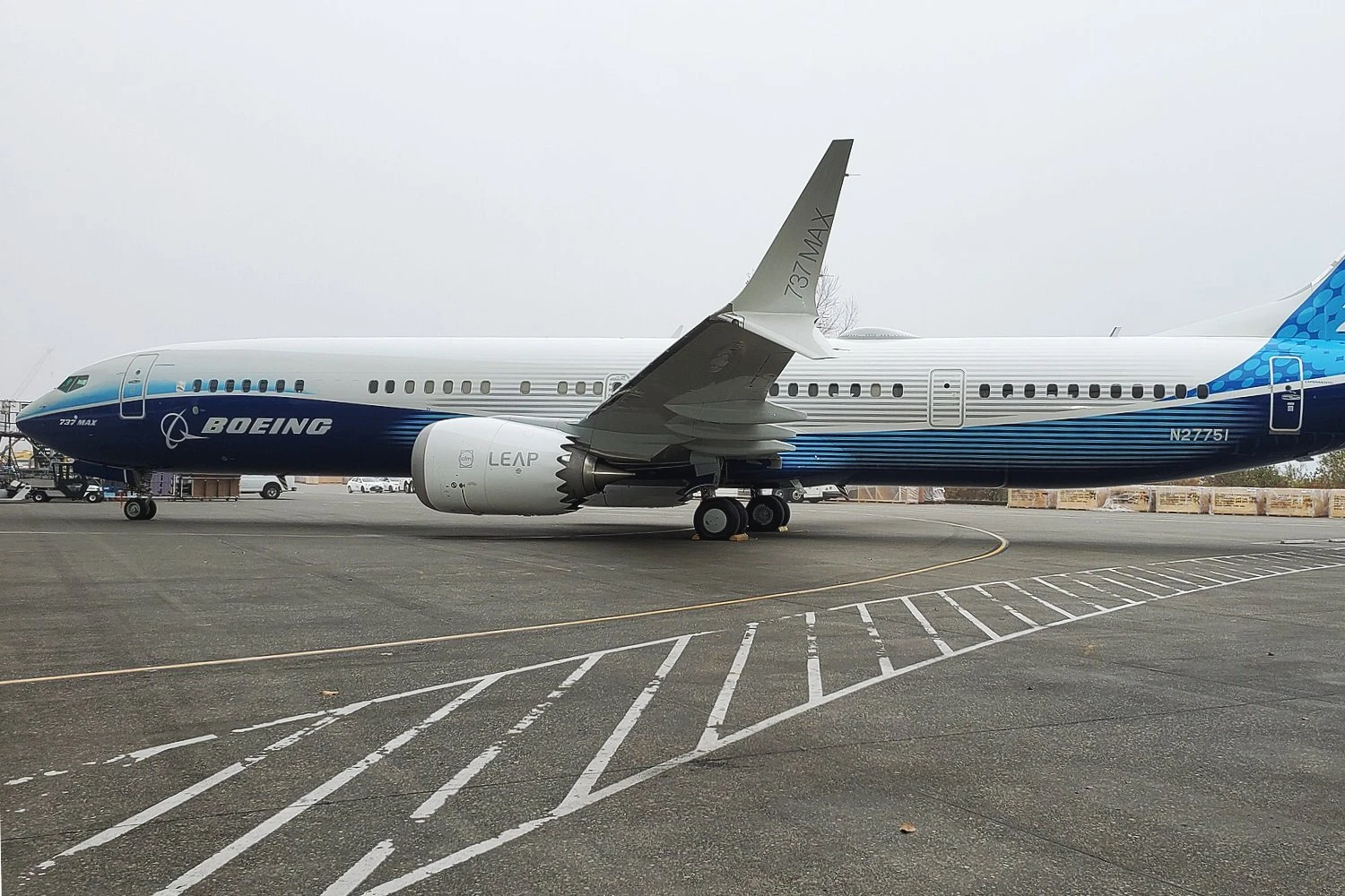 737 MAX 10