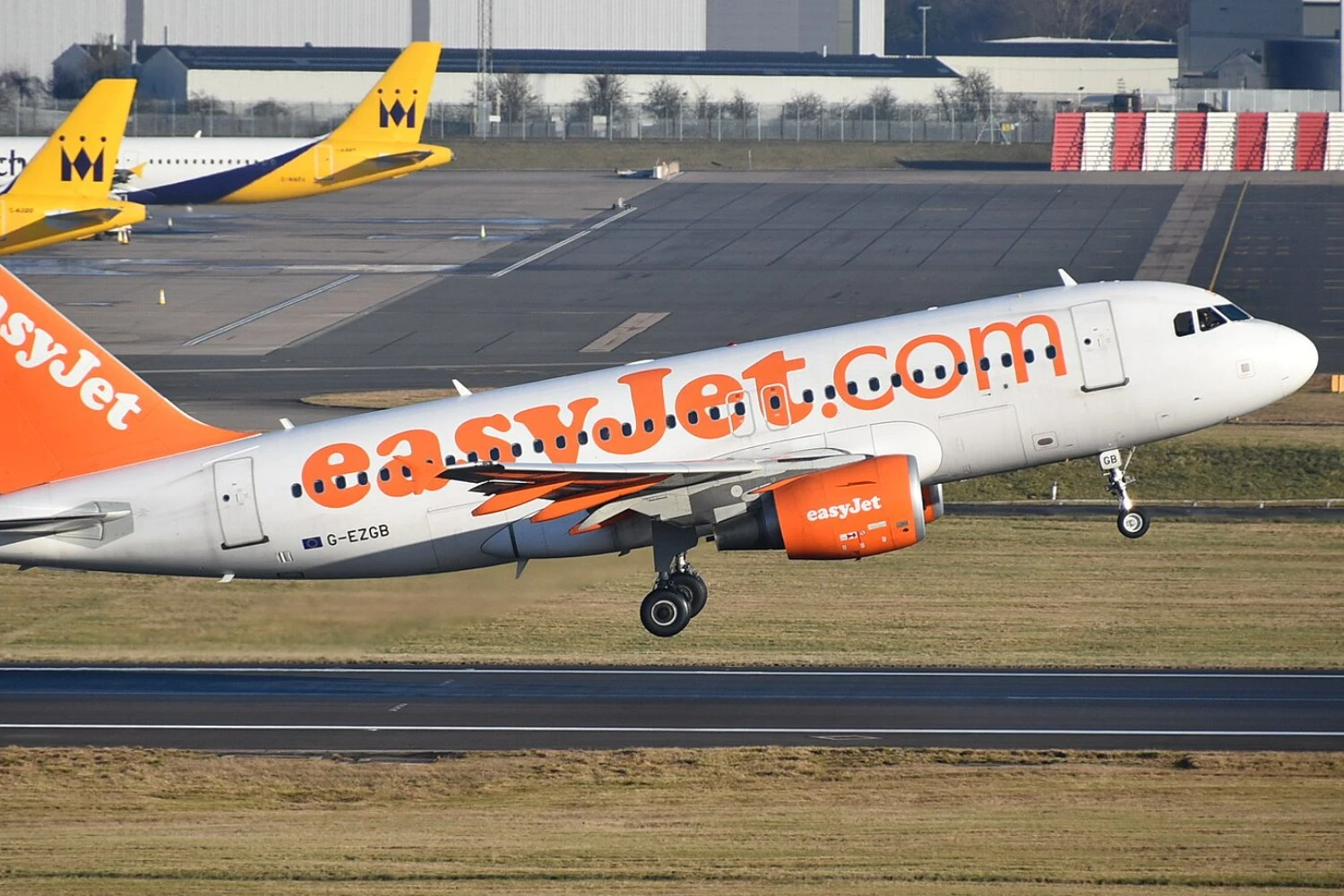 Airbus A319 G-EZGB