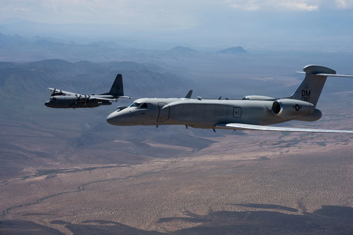 EC-130H e seu sucessor EA-37B
