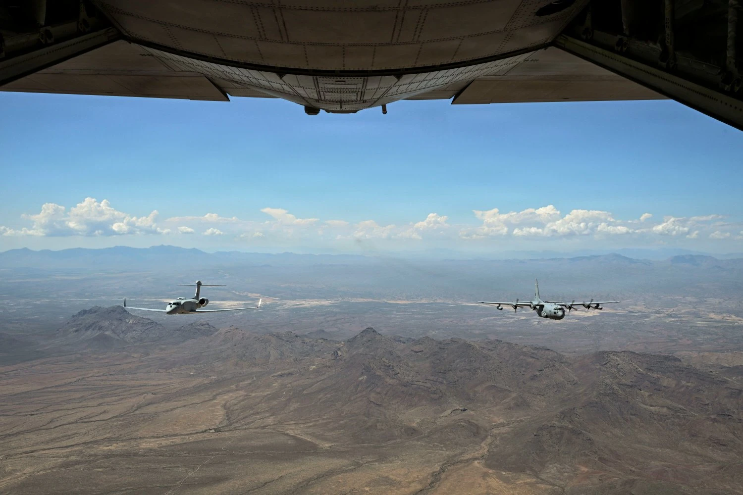 EC-130H e o EA-37B