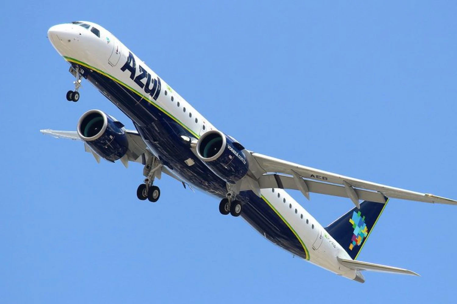 Rivais se unem para ajudar Azul após pane que paralisou frota de jatos Embraer