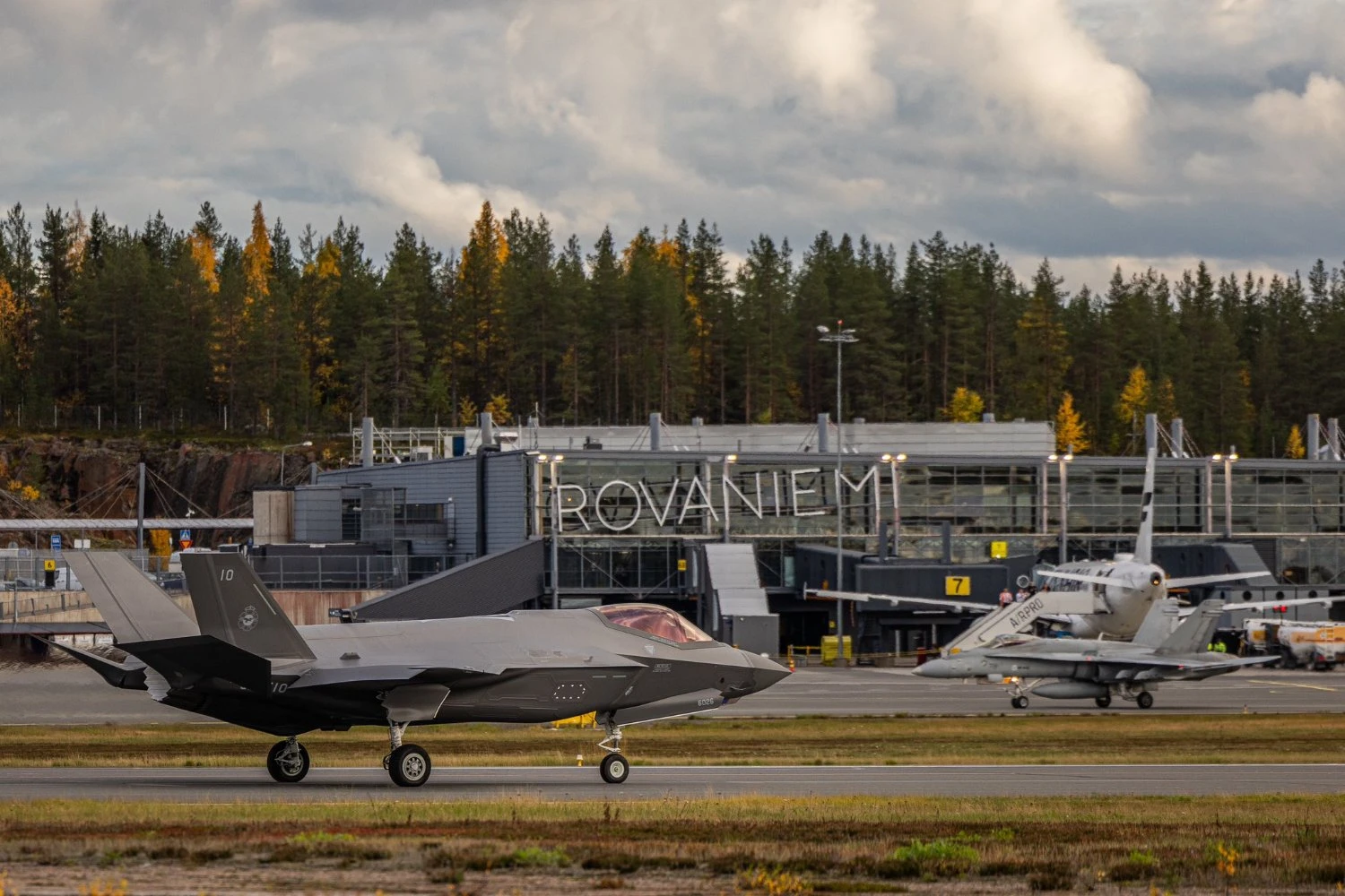 Caça F-35A chega à Finlândia