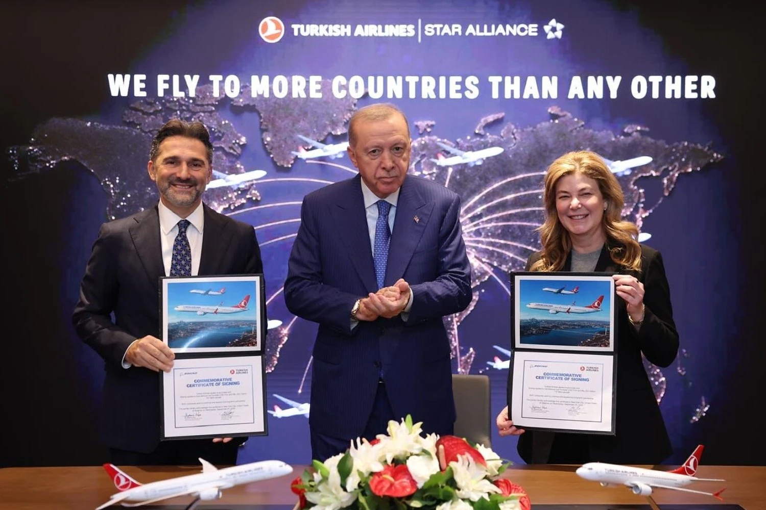 Murat Şeker, o presidente turco Recep Tayyip Erdoğan e Stephanie Pope