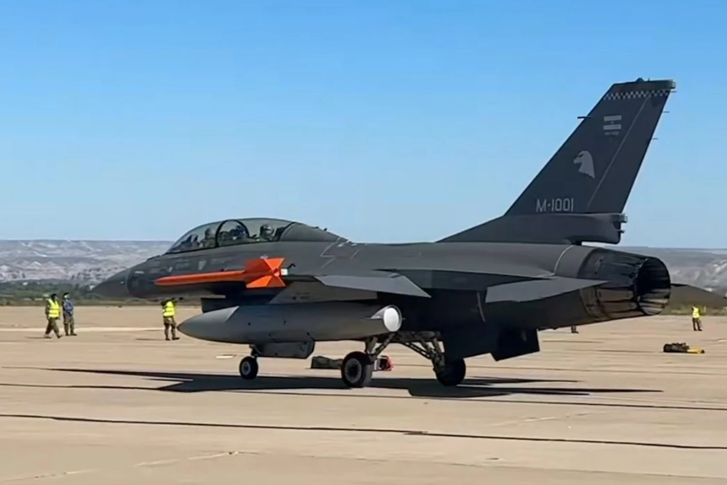 O caça F-16BM de matrícula M-1001